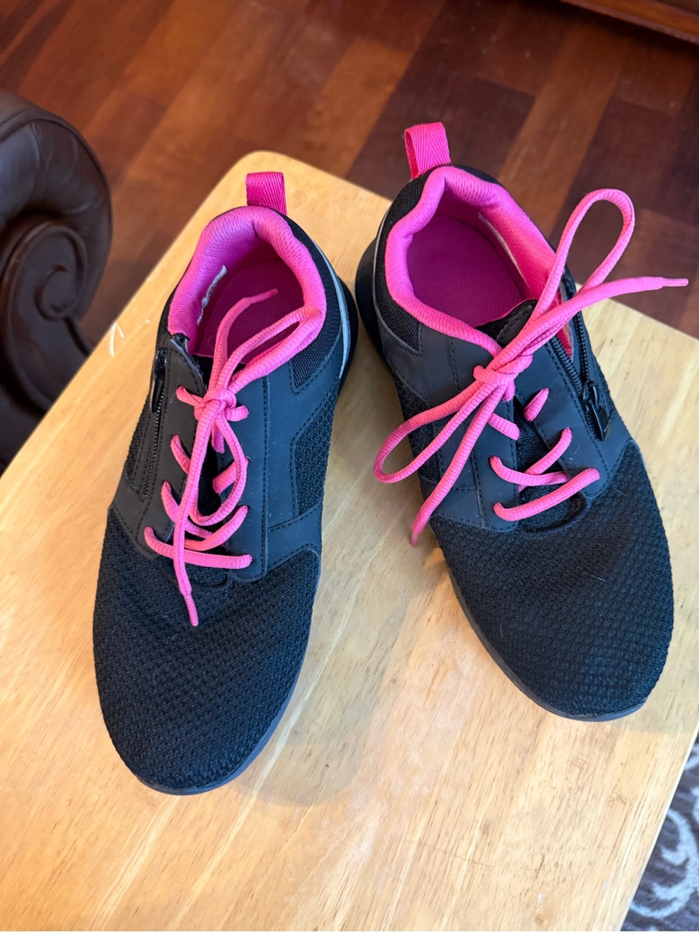 Vionic Black Sneakers with Hot Pink Accents 8